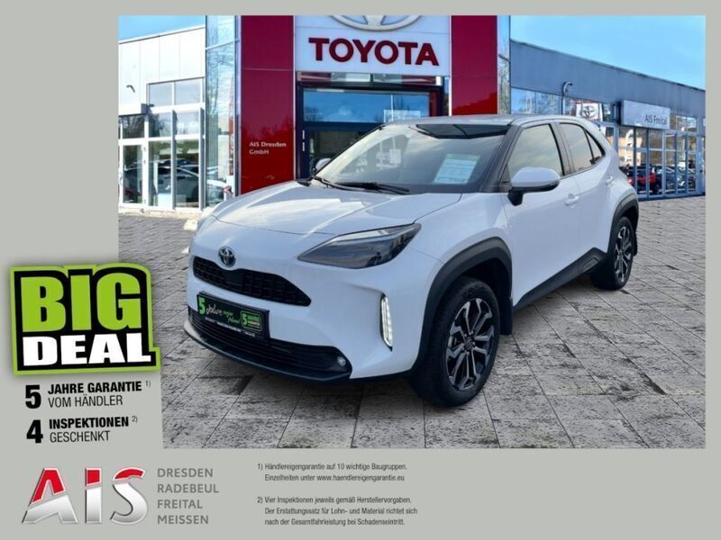 Schneeweiß Gebraucht 2021 Toyota Yaris Hybrid Team SUV | 21.770 € (Guter Preis) - Bild 1/3
