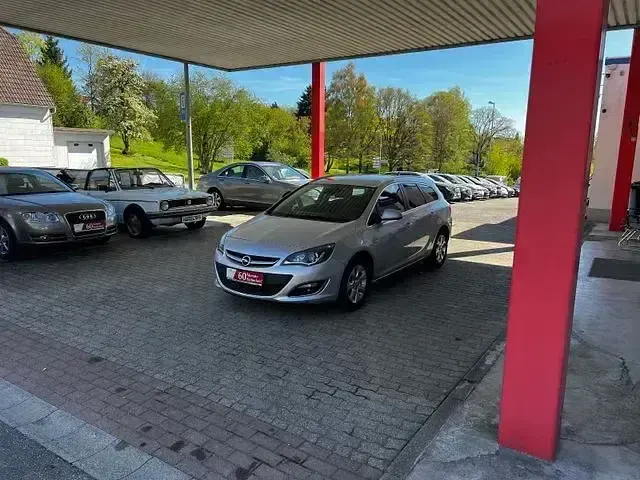 Gebraucht Opel Astra Exklusiv 136 PS (100 kW) 2016 Argonsilber Kombi