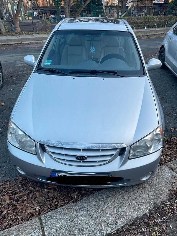 Silber Gebraucht 2004 Kia Cerato Limousine | 2.300 € - Bild 1/4