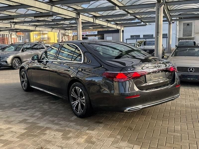 Gebraucht Mercedes E200 Avantgarde 204 PS (150 kW) 2025 Metalliclack graphitgrau Limousine