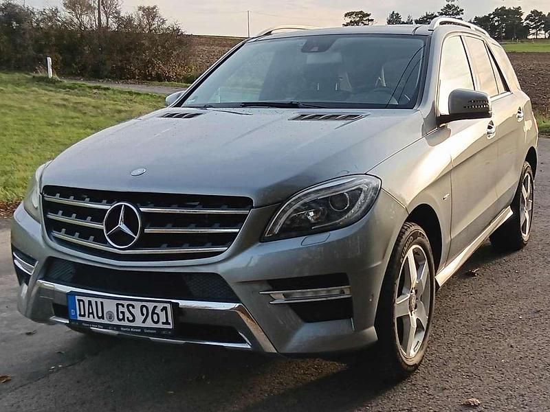 Gebraucht Mercedes ML250 204 PS (150 kW) 2012 Silber SUV