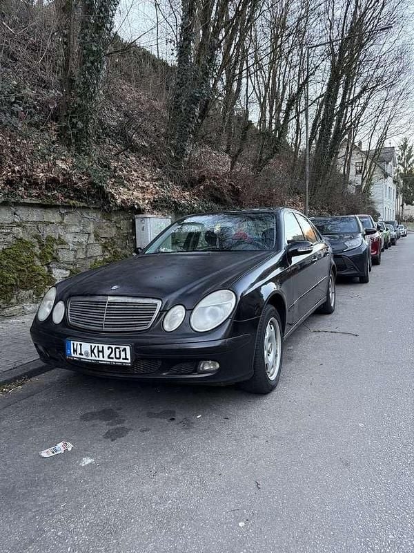 Schwarz Gebraucht 2005 Mercedes E200 Limousine | 2.500 € (Fairer Preis) - Bild 1/4