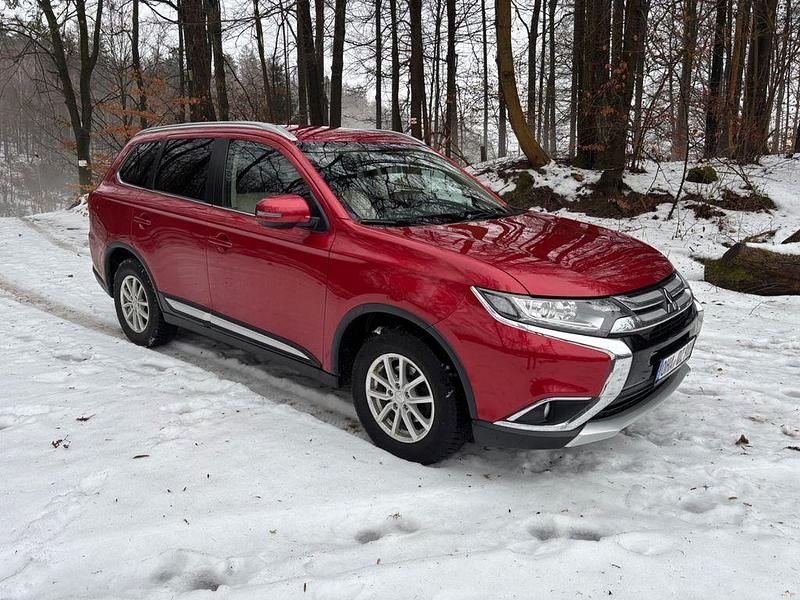 Gebraucht Mitsubishi Outlander Plus 150 PS (110 kW) 2017 Rot SUV