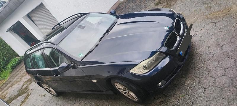 Blau Gebraucht 2009 BMW 318 Kombi | 3.200 € (Guter Preis) - Bild 1/4