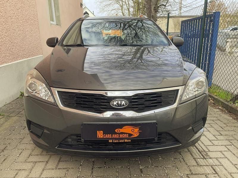 Gebraucht Kia Ceed Spirit 125 PS (91 kW) 2012 Grau Kleinwagen