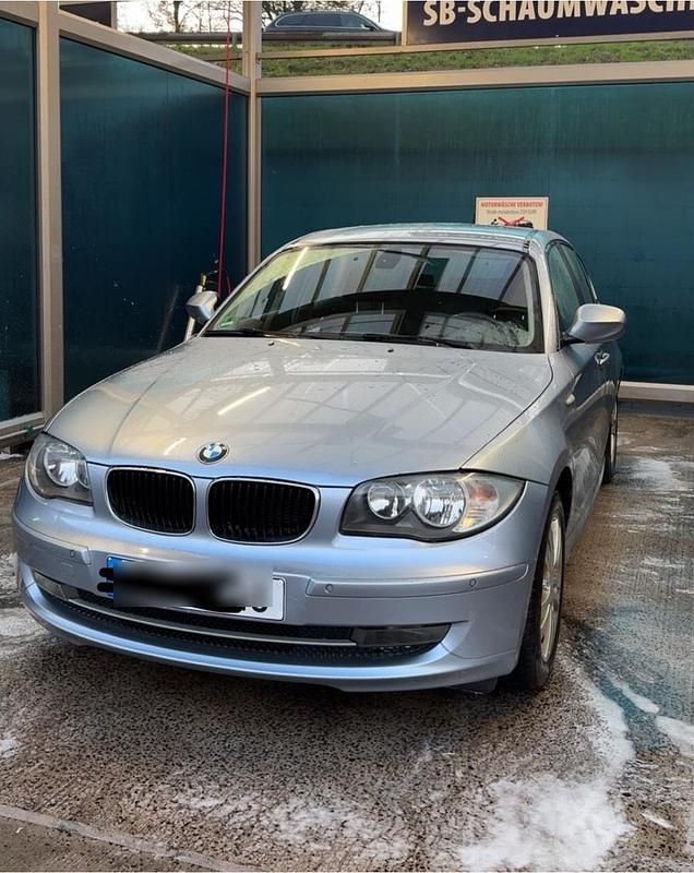 Blau Gebraucht 2010 BMW 118 Kleinwagen | 5.100 € (Fairer Preis) - Bild 1/4