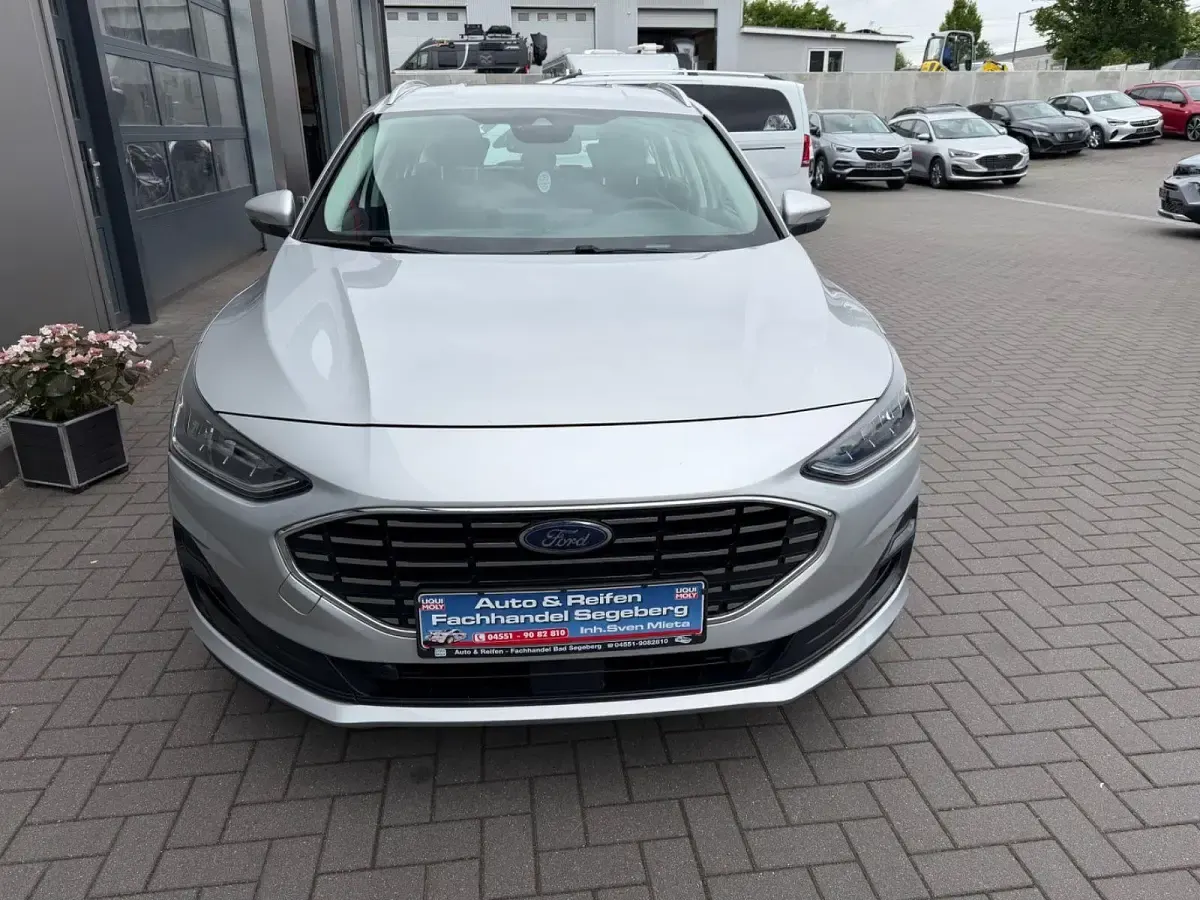 Gebraucht Ford Focus Titanium 120 PS (88 kW) 2022 Silber Kombi