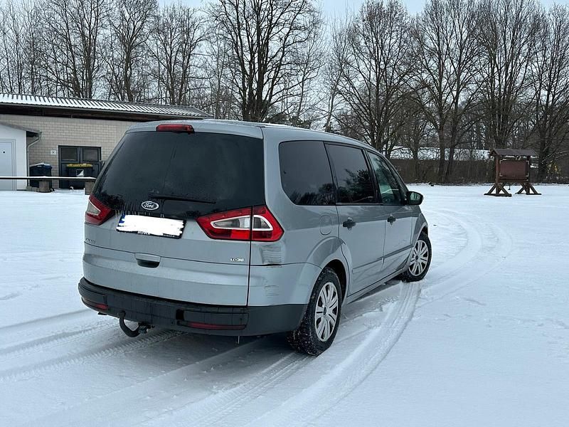 Gebraucht Ford Galaxy 140 PS (102 kW) 2009 Grau Van / Kleinbus