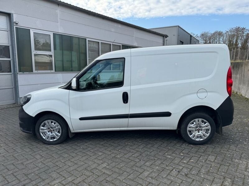 Gebraucht Fiat Doblò 105 PS (77 kW) 2021 Weiß Van / Kleinbus