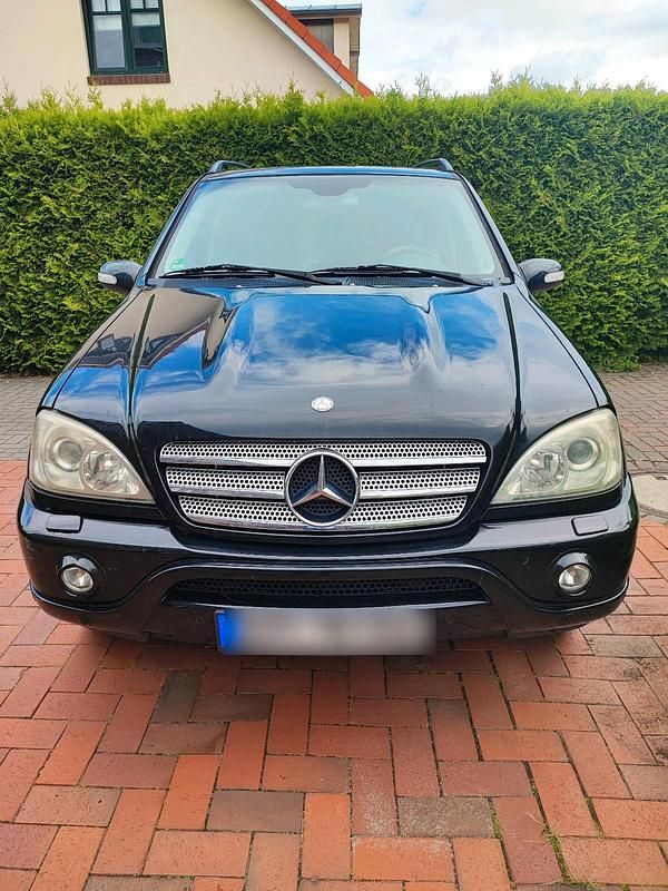 Schwarz Gebraucht 2003 Mercedes ML55 AMG AMG SUV | 6.999 € - Bild 1/4