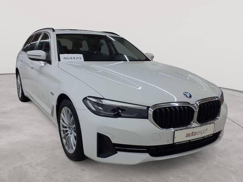 Gebraucht BMW 530e Sport Line 184 PS (135 kW) 2022 Alpinweiß Kombi