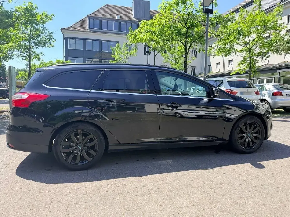 Gebraucht Ford Focus 125 PS (91 kW) 2014 Schwarz Kombi