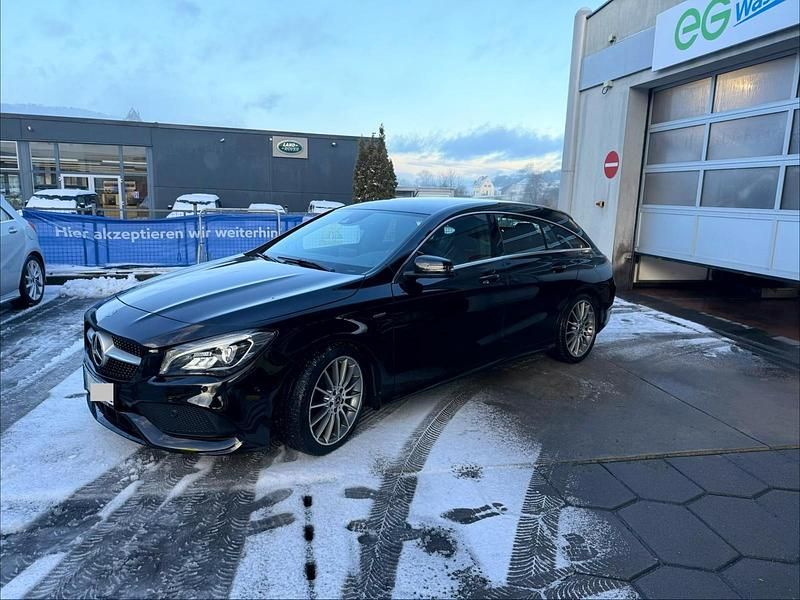 Schwarz Gebraucht 2018 Mercedes CLA200 Shooting Brake AMG Kombi | 16.350 € (Superpreis) - Bild 1/4
