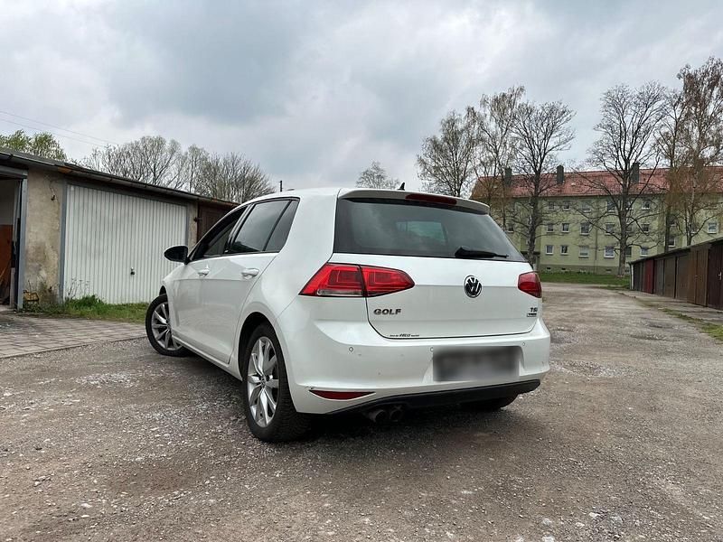 Gebraucht VW Golf VII Allstar 125 PS (91 kW) 2016 Weiß Limousine