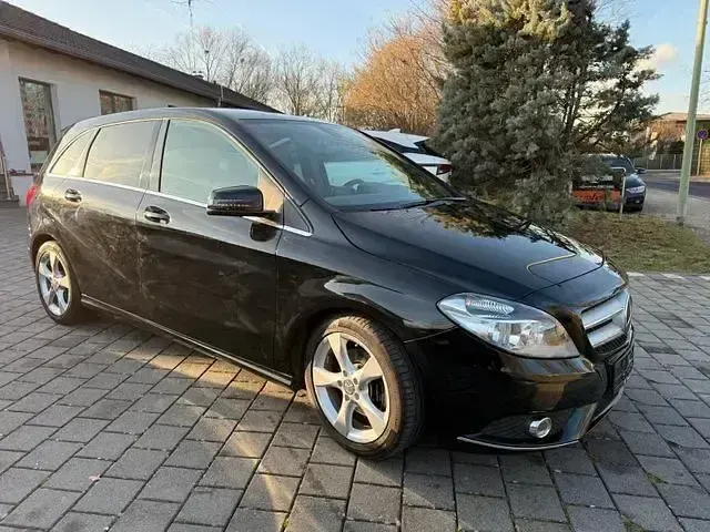Gebraucht Mercedes B200 Sport 156 PS (114 kW) 2014 Schwarz Kleinwagen