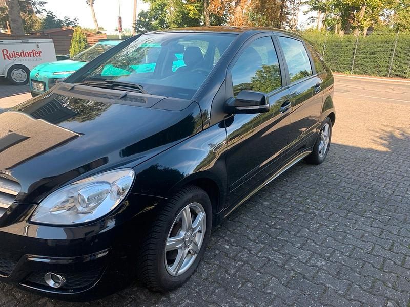 Schwarz Gebraucht 2009 Mercedes B180 Van / Kleinbus | 3.800 € (Teuer) - Bild 1/4