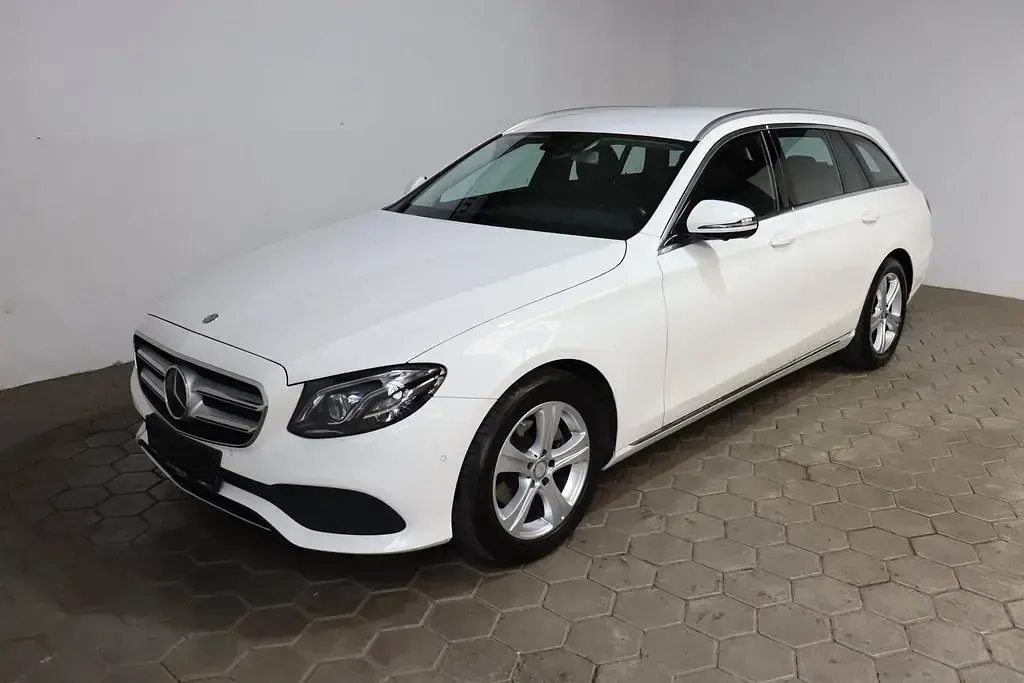 Gebraucht Mercedes E220 Avantgarde 194 PS (142 kW) 2017 Weiß Limousine