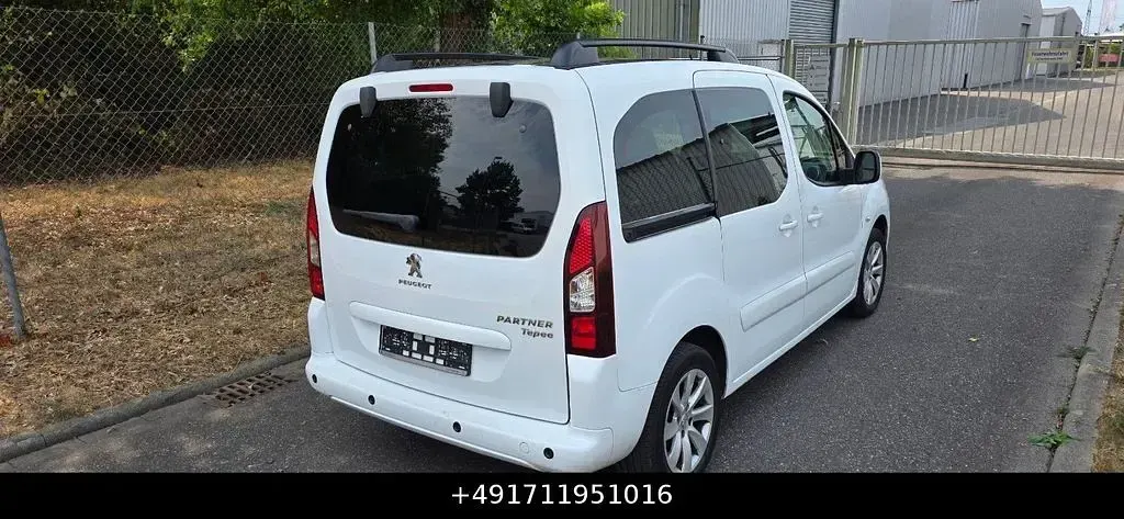 Gebraucht Peugeot Partner Tepee Allure 120 PS (88 kW) 2017 Weiß Van / Kleinbus