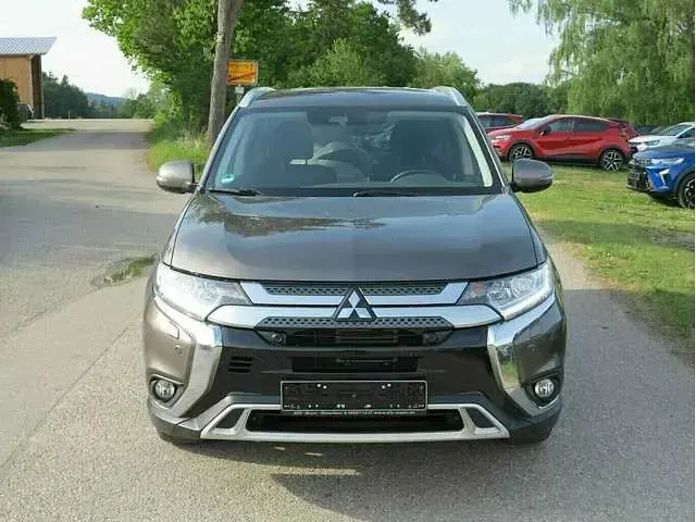 Gebraucht Mitsubishi Outlander 150 PS (110 kW) 2020 Grau metallic SUV