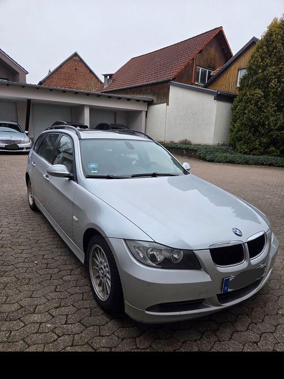 Gebraucht BMW 320 150 PS (110 kW) 2007 Grau Kombi