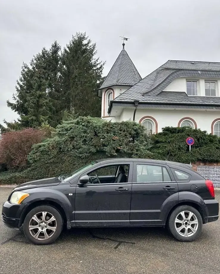 Gebraucht Dodge Caliber 150 PS (110 kW) 2010 Schwarz Kleinwagen