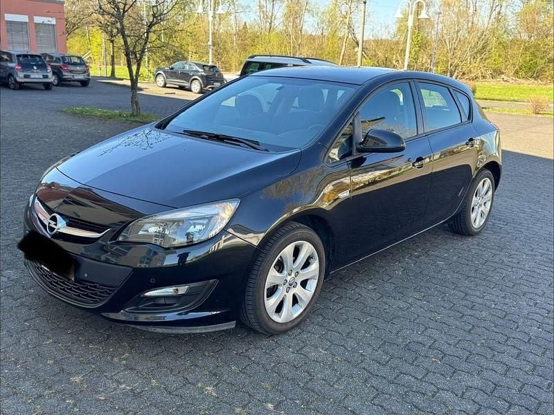 Gebraucht Opel Astra Edition 140 PS (102 kW) 2015 Schwarz Limousine
