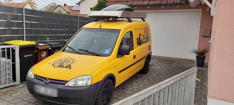 Gelb Gebraucht 2010 Opel Combo Van / Kleinbus | 2.890 € (Fairer Preis) - Bild 1/4
