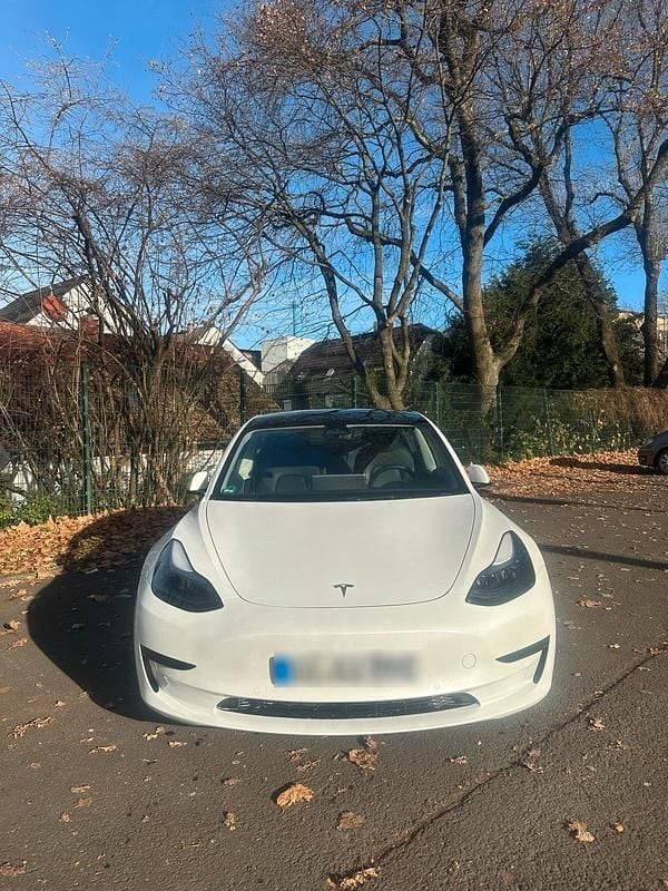 Weiß Gebraucht 2022 Tesla Model 3 Limousine | 25.000 € (Superpreis) - Bild 1/4