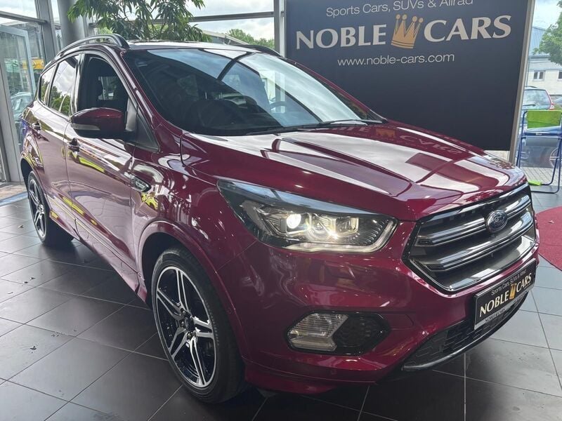 Rot (rubyrot (metallic)) (metallic) Gebraucht 2019 Ford Kuga ST-Line SUV | 21.590 € (Fairer Preis) - Bild 1/4