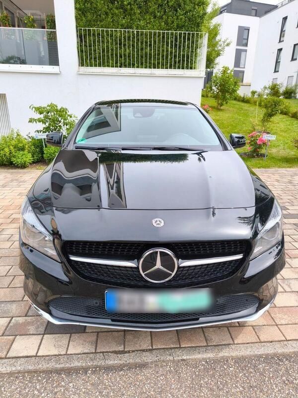 Schwarz Gebraucht 2018 Mercedes CLA220 Shooting Brake Kombi | 16.800 € (Guter Preis) - Bild 1/4