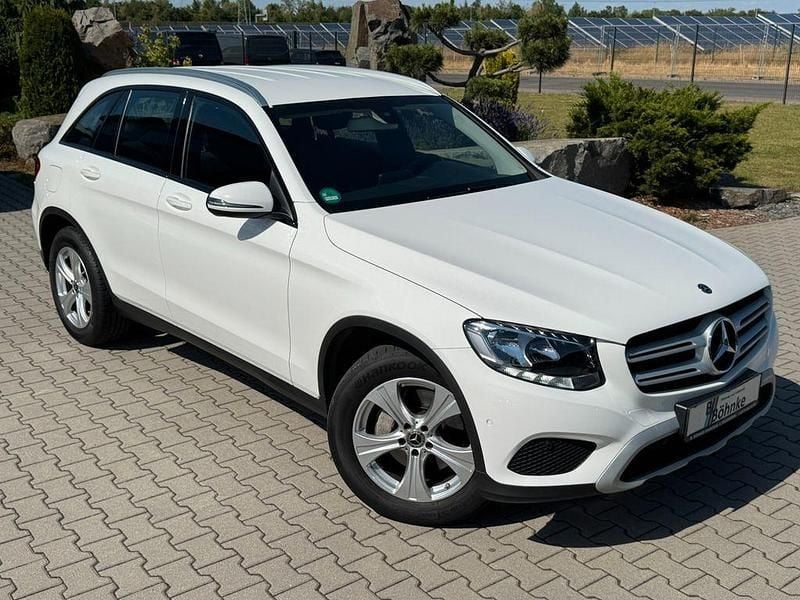 Polarweiss Gebraucht 2018 Mercedes GLC220 SUV | 25.399 € (Guter Preis) - Bild 1/4