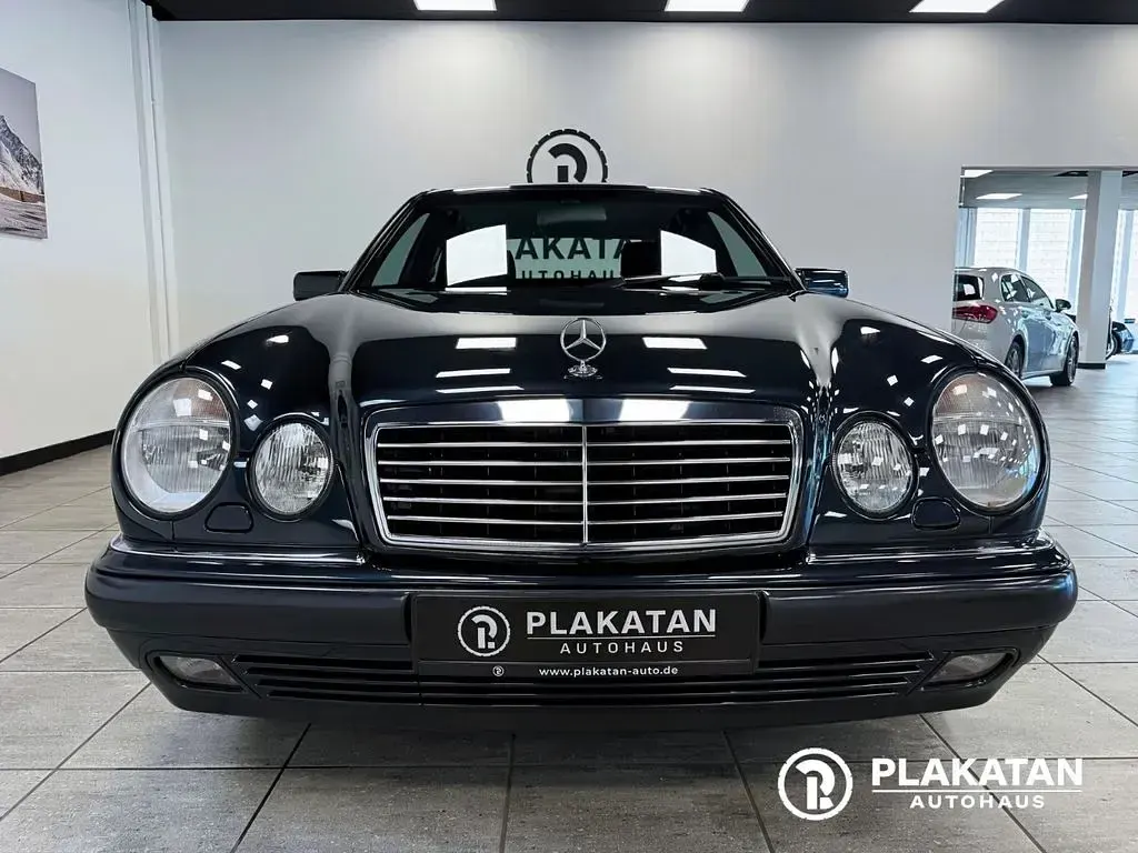 Gebraucht Mercedes E240 170 PS (125 kW) 1997 Grün Limousine