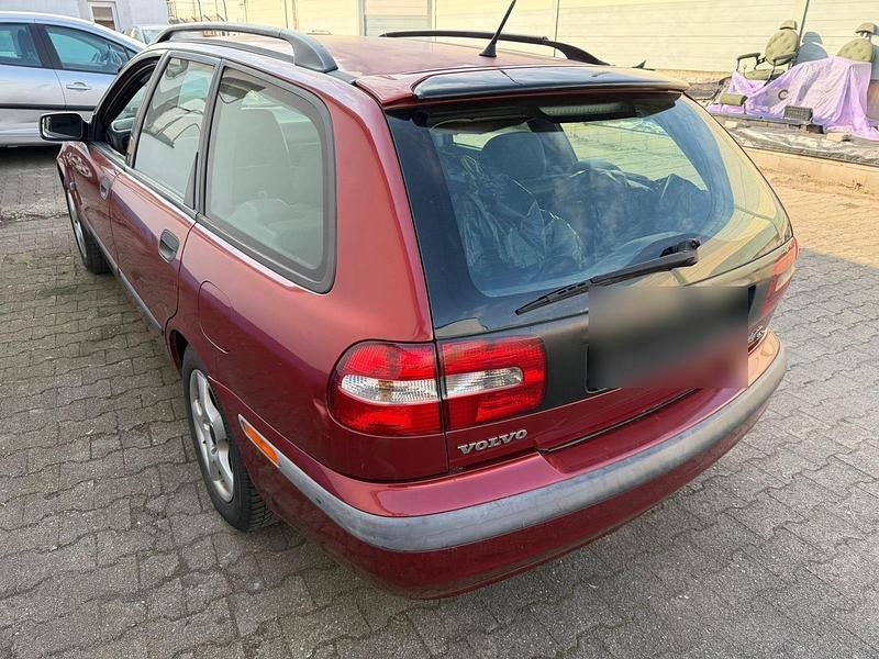 Gebraucht Volvo V40 116 PS (85 kW) 2001 Rot Kombi