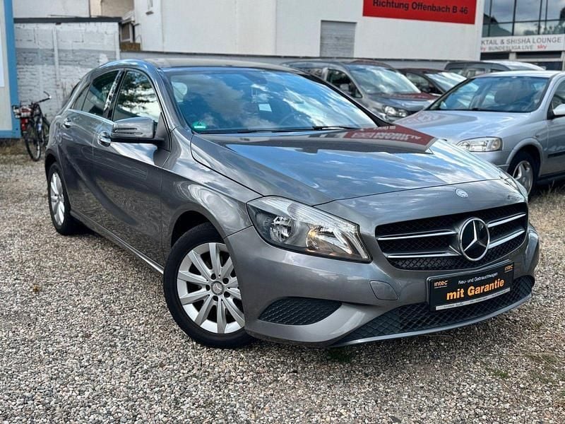 Grau Gebraucht 2013 Mercedes A180 Kombi | 8.490 € (Superpreis) - Bild 1/4