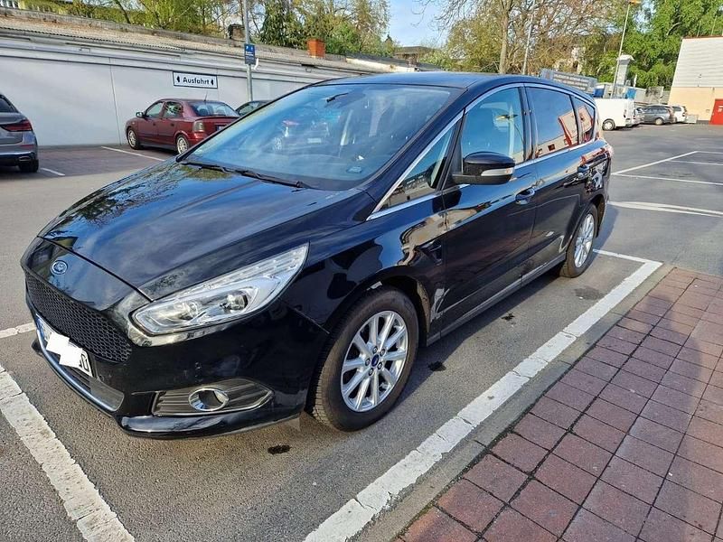 Schwarz Gebraucht 2017 Ford S-MAX Titanium Van / Kleinbus | 10.500 € (Guter Preis) - Bild 1/4