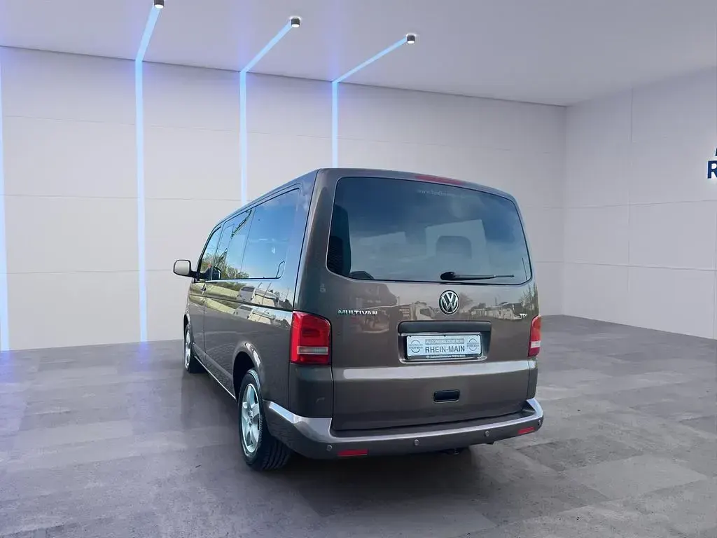 Gebraucht VW Multivan 140 PS (102 kW) 2010 Braun Van / Kleinbus