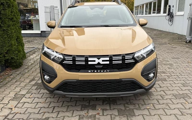 Gebraucht Dacia Sandero Expression 101 PS (74 kW) 2024 Beige Kleinwagen