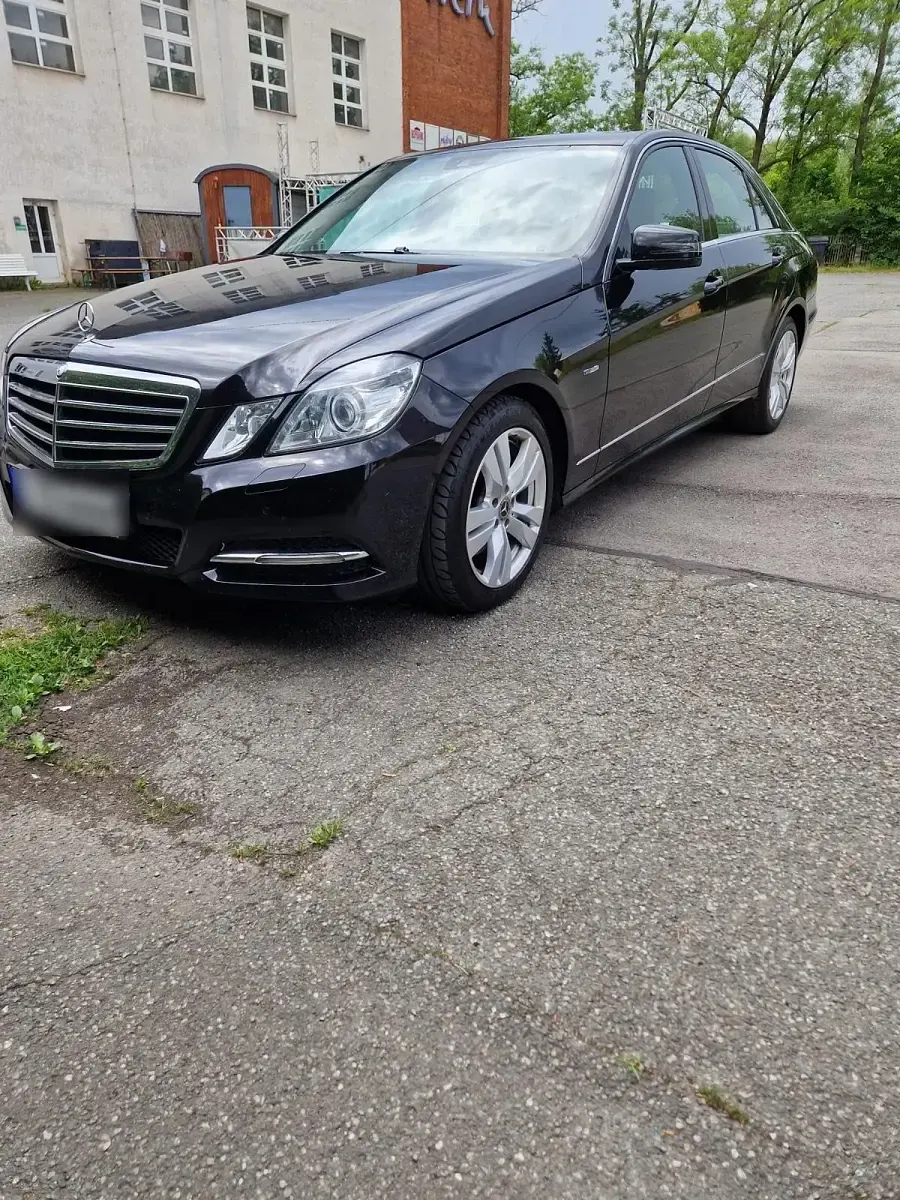 Gebraucht Mercedes E250 204 PS (150 kW) 2010 Schwarz Limousine
