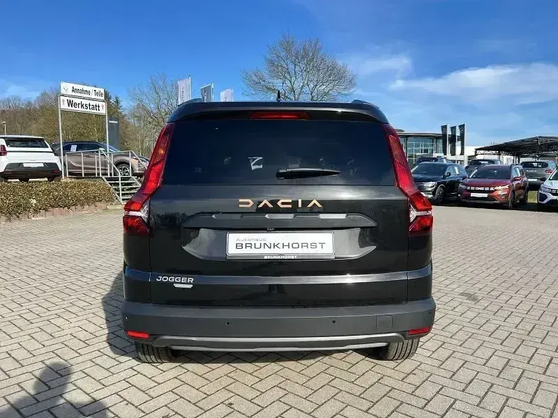 Neu Dacia Jogger Extreme 141 PS (103 kW) 2025 Perlmuttschwarz Van / Kleinbus