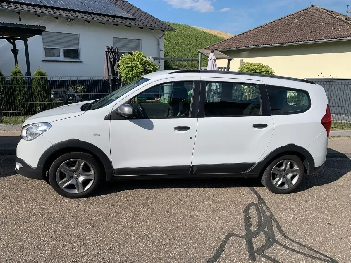 Gebraucht Dacia Lodgy Stepway 131 PS (96 kW) 2020 Weiß Van / Kleinbus