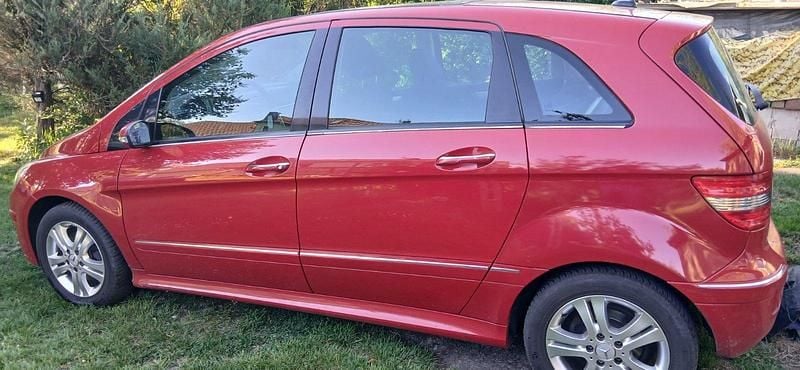 Gebraucht Mercedes E200 193 PS (141 kW) 2006 Rot Kombi