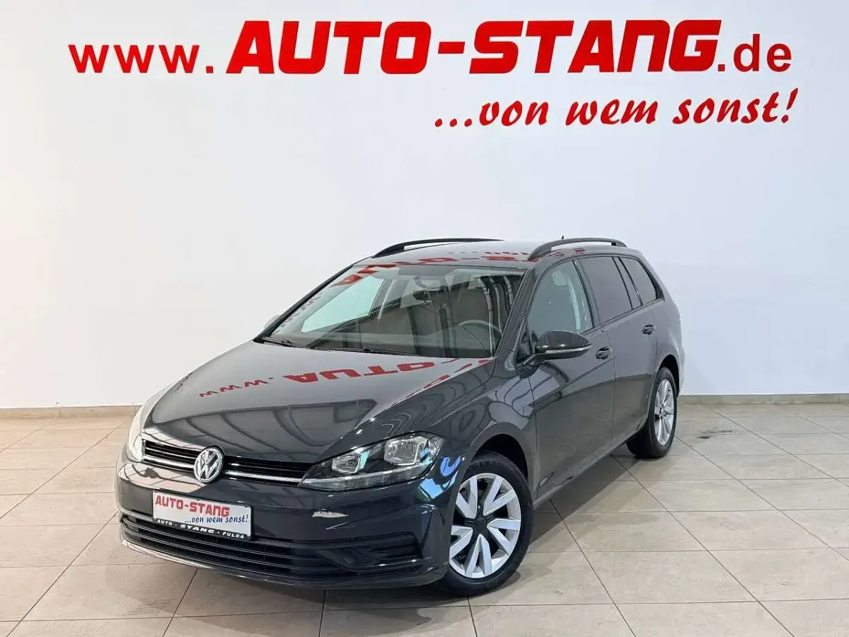 Gebraucht VW Golf VII Trendline 110 PS (80 kW) 2018 Grau Kombi