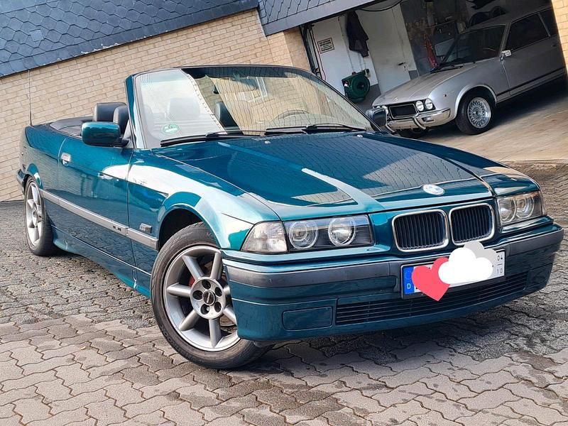 Grün Gebraucht 1994 BMW 318 Cabriolet Cabrio | 6.549 € - Bild 1/4