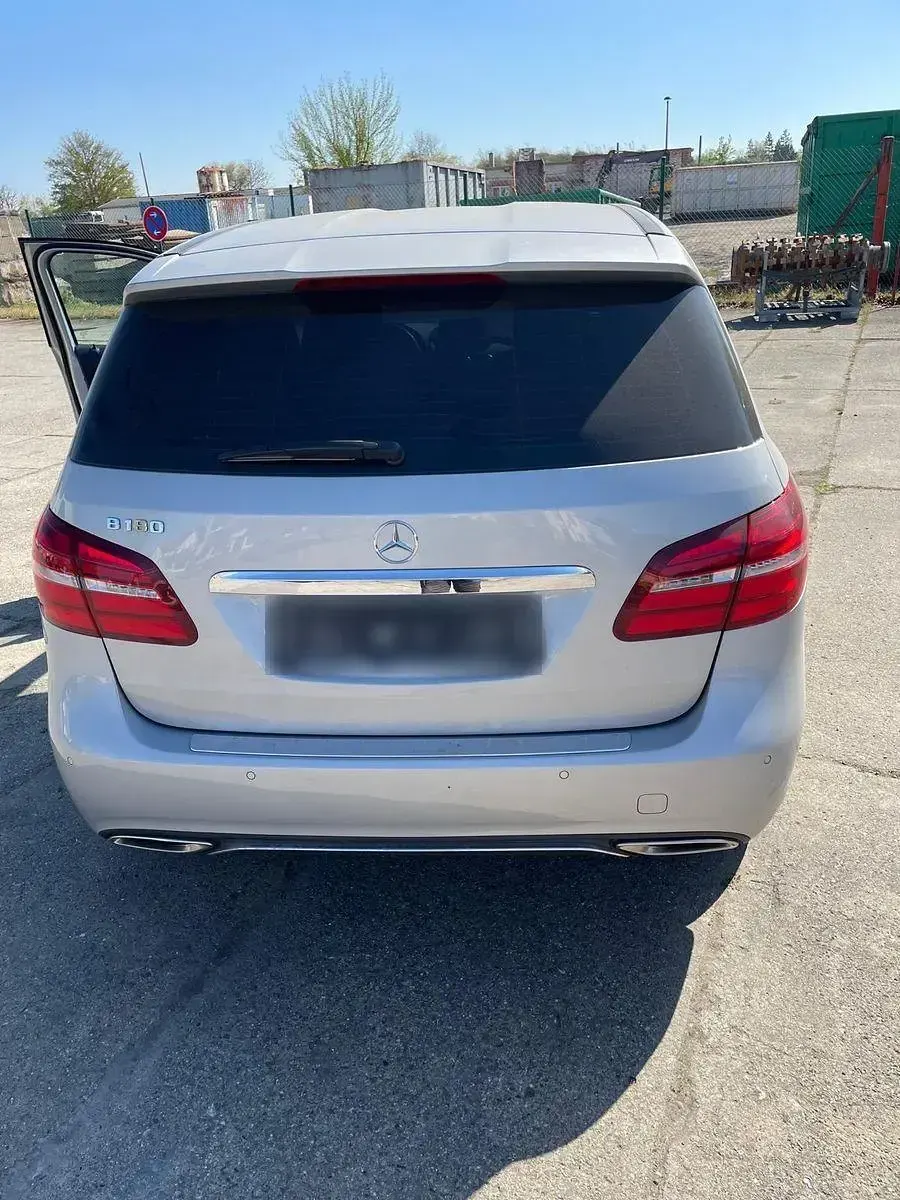 Gebraucht Mercedes B180 122 PS (89 kW) 2017 Grau Kleinwagen