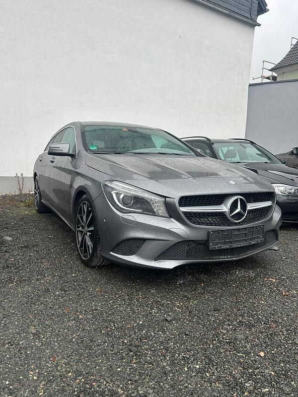 Grau Gebraucht 2016 Mercedes CLA180 Limousine | 16.000 € (Guter Preis) - Bild 1/4