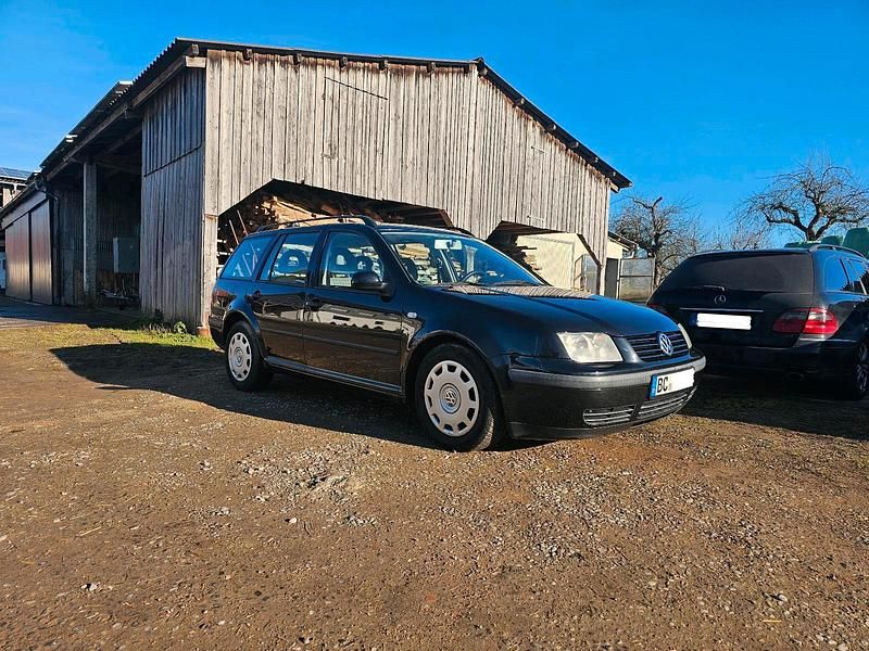 Schwarz Gebraucht 2000 VW Bora Kombi | 950 € (Superpreis) - Bild 1/4