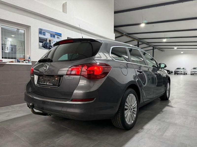 Gebraucht Opel Astra Innovation 140 PS (102 kW) 2011 Grau Kombi