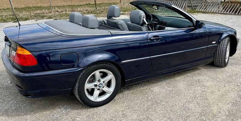 Gebraucht BMW 320 Cabriolet 170 PS (125 kW) 2002 Blau Cabrio