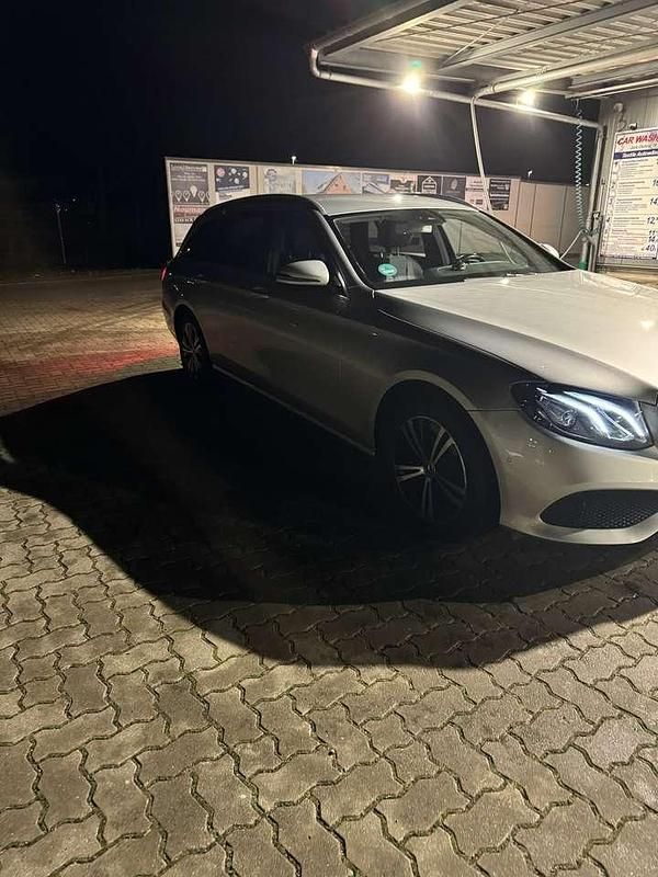 Gebraucht Mercedes E220 194 PS (142 kW) 2020 Silber Kombi