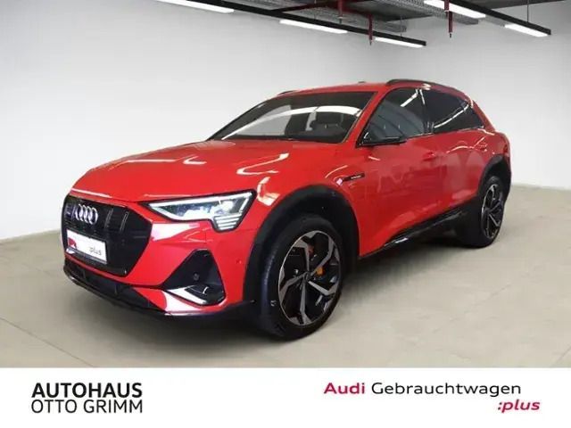 Rot (catalunyarot metallic) Gebraucht 2021 Audi e-tron S-Line SUV | 51.959 € - Bild 1/4